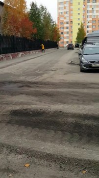 Пьяная девушка покоряет Нефтеюганск