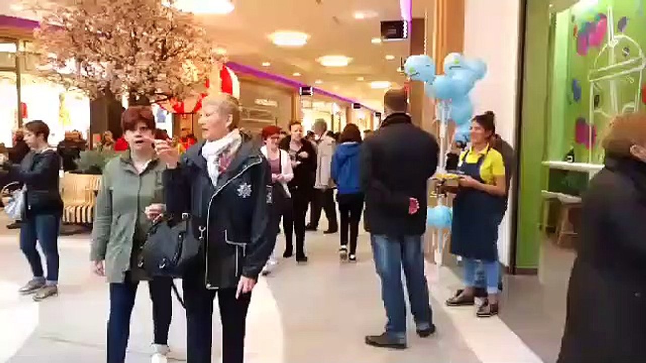 Les gens se pressaient à l'ouverture des portes de Rive Gauche à Charleroi - 2