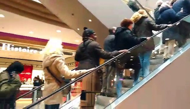 Les gens se pressaient à l'ouverture des portes de Rive Gauche à Charleroi - 4