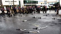 Polis Zor Durdurdu! Darbeci Askerlere İdam İpi Attılar