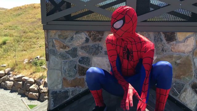 Joker Girl Bathroom Accident! Bad Baby Makeup Fail Victoria Annabelle Freak Daddy Toy Freaks