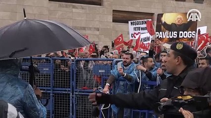 Darbeci hainleri böyle protesto ettiler
