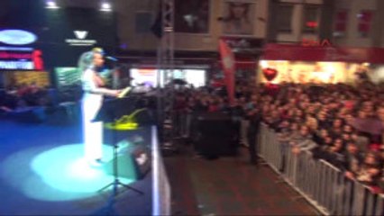 Edirne Yeşim Salkım'dan Ajda Pekkan'a Yaş Göndermesi