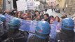 Napoli - Salvini in città, scontri tra polizia e manifestanti (08.03.17)