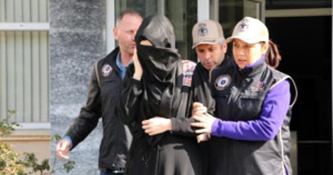 FETÖ'den Tutuklu Babasını Görmeye Giden Kadın, Gözaltına Alındı