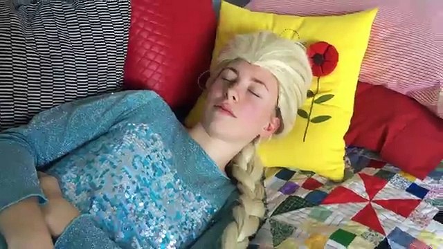 Замороженные Эльза и Анна макияж помада вызов! Эльза, Человек-Паук Супергерой Kid Кино В Реальной Жизни