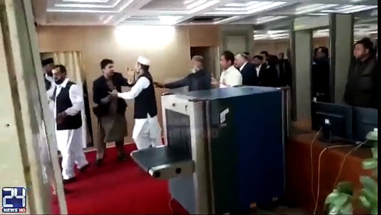 Inside footage- PTI's Murad Saeed fight with PML-N Javed Latif outside parliament lobby