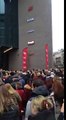 Vidéo impressionnante de la foule qui rentre dans Rive Gauche à Charleroi à l'ouverture des portes