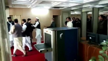 Footage: PMLN, PTI brawl during NA session