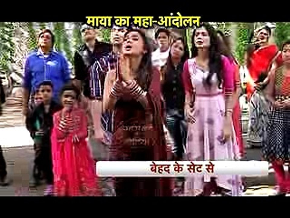 Who is throwing garbage at Jennifer Winget