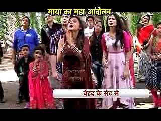 Who is throwing garbage at Jennifer Winget