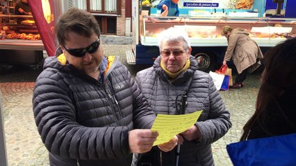 Campagne de sensibilisation de la Ligue Braille sur le marché d'Ath