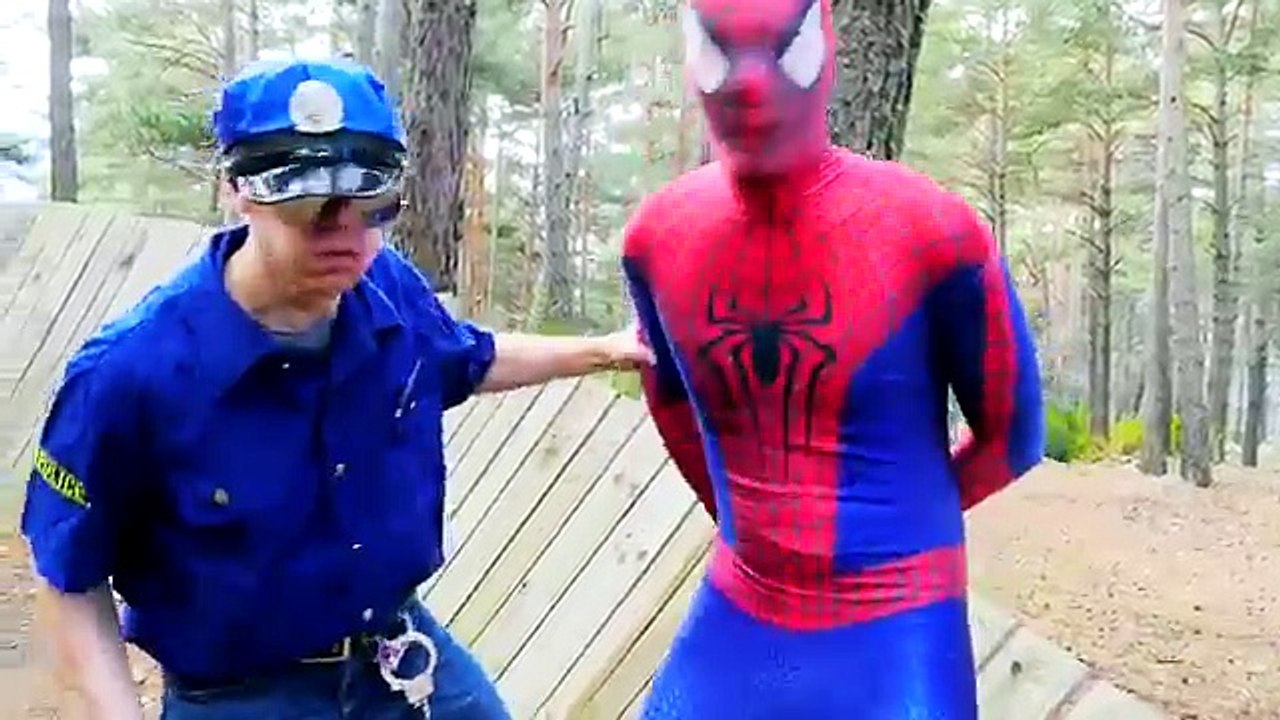 Harley Quinn & Joker BREAK UP? Frozen Elsa Spiderman vs Vampire Prank! Superhero Fun IRL :