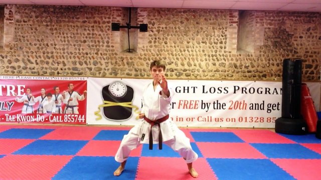 Il apprend le Karaté en quelques années.. champion national !