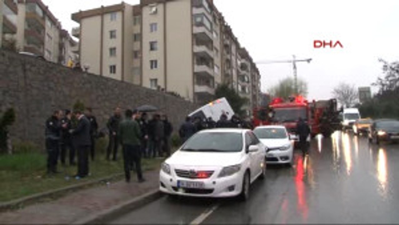 Ümraniye'de Çevik Kuvvet Otobüsü Devrildi: 5 Ya...