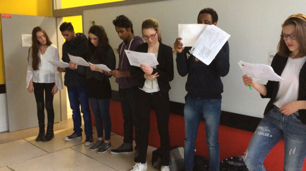 Des élèves allophones sur les planches du collège