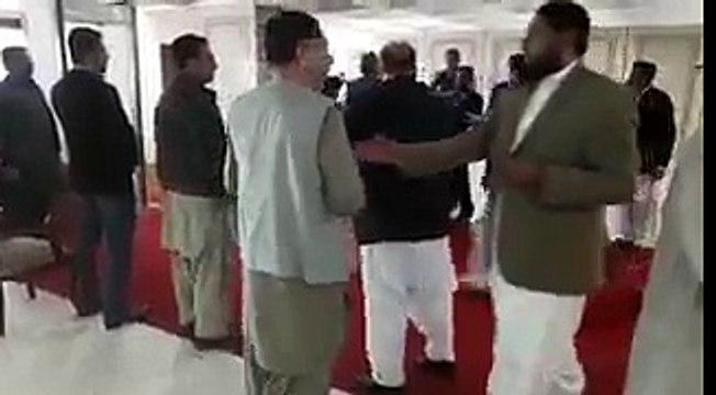 Nadeem Malik shares full uncensored video of scuffle between Javed Latif and Muraad Saeed