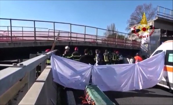 Ancona - crolla cavalcavia sulla A14 durante lavori: due morti