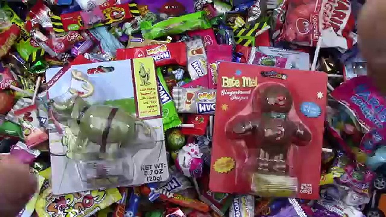 Pooping A lot of Candy Toys Poops Never been this Yummy