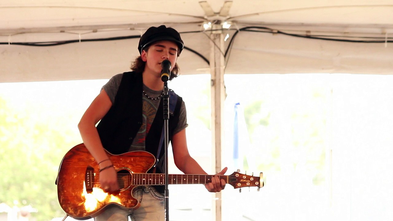 Gavin O'Brien sings 'Such A Night' Elvis Week 2016