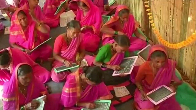 En Inde, ces grands-mères vont à l'école pour la première fois