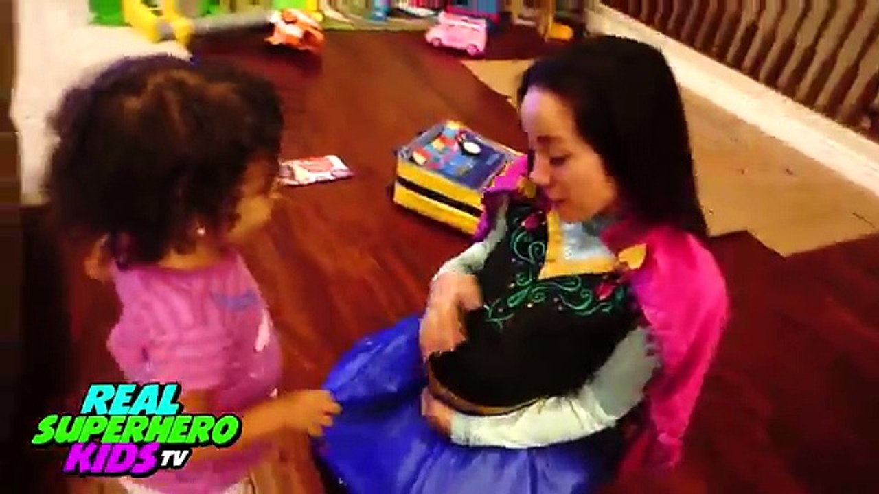 PREGNANT FROZEN ANNA VOMIT Colored Halloween CANDY vs Joker Funny Messy PRANK Superheroes