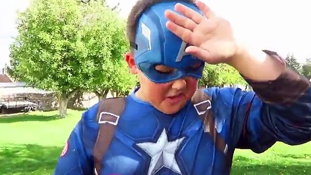 VAMPIRE BITES FROZEN ANNA! Elsa Spiderman Hulk Joker Spidergirl Superhero Halloween Fun CO