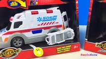 FAST LANE ACTION WHEELS AMBULANCE AND POLICE CRUISER STORY WITH GEORGE PIG AND SANTA CLAUS -UNBOXING-uqCRn