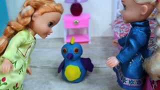 Anna And Elsa Toddlers Hatchimal Afraid Of Toilet Monster! - Elsa And Anna-a93Jpas3