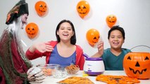 DIY Halloween Recipes - Halloween Cookies & Oreo cookies challenge! Halloween snacks for kids-9J