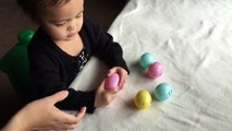 Learns ABC Phonics Alphabets opening plastic surprise eggs and ABC song-JIe