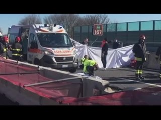 Download Video: Ancona - Crolla viadotto su A14, due morti e due feriti (09.03.17)