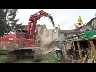 Avendita di Cascia (PG) - Terremoto, demolita abitazione (27.02.17)