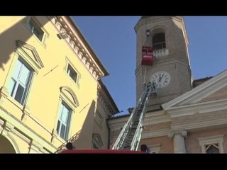 Camerino (MC) - Terremoto, lavori torre campanaria sinistra del Duomo (03.03.17)