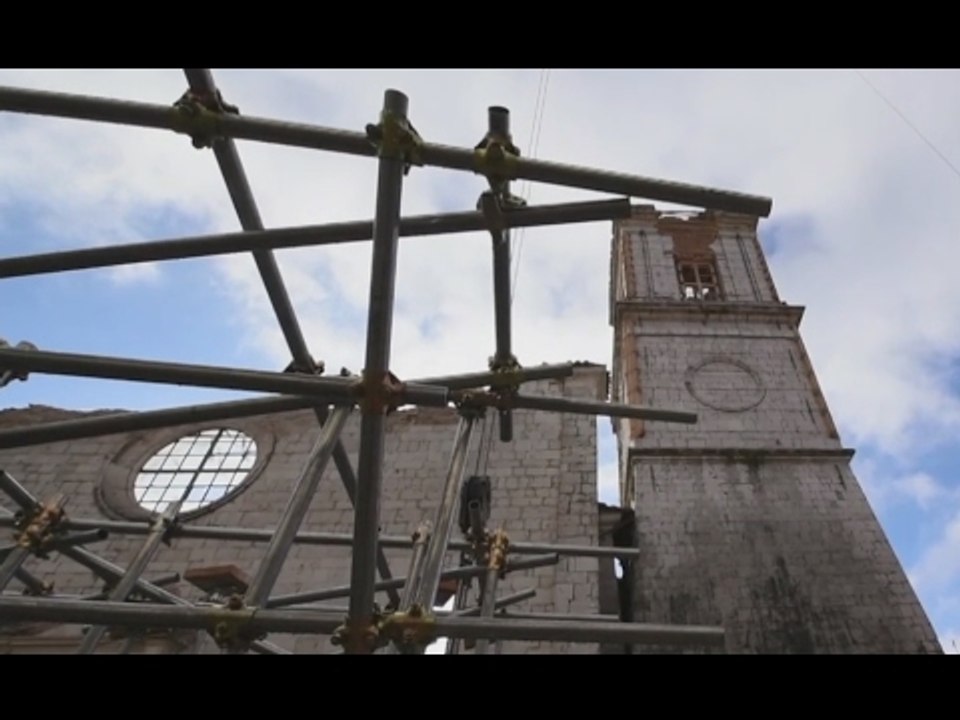 Norcia (PG) - Terremoto, copertura campanile della Cattedrale (20.02.17)