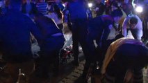 Polislerin 'Dur' İhtarına Uymadı, Otomobiliyle Polislere Çarptı: 2 Polis Memuru Yaralandı