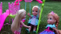 Cupcakes, Gummy bears ! Afraid of ANTS & Dogs !  ELSA ANNA Toddlers playing-qzV