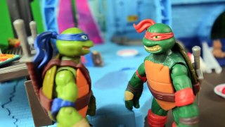 Ninja Turtles Donatello Builds MetalHead! Part 1- Mikey Uses Him To Do Chores! - TMNT Toys-LjpIf