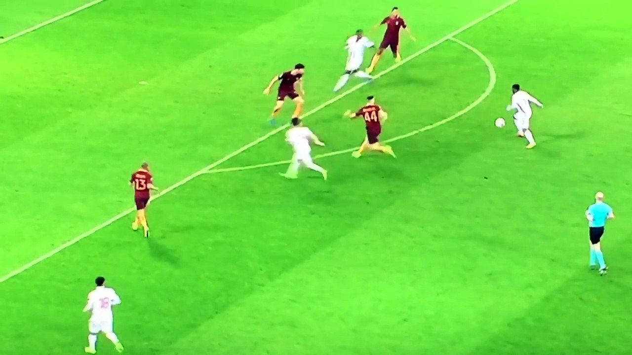 LE super but de Lacazette !