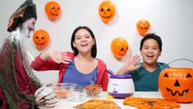 DIY Halloween Recipes - Halloween Cookies & Oreo cookies challenge! Halloween snacks for kids-9Jq6KXgE