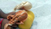 CRAB Encounter! Toddlers ELSA & ANNA at Beach - Afraid of CRABS - Mystery Treasure - Shopkins-Nsu0rM