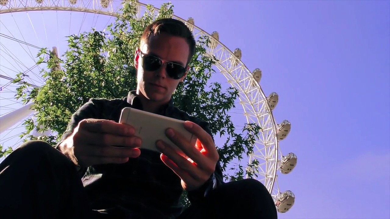 Neon Box by Rizki Nanda