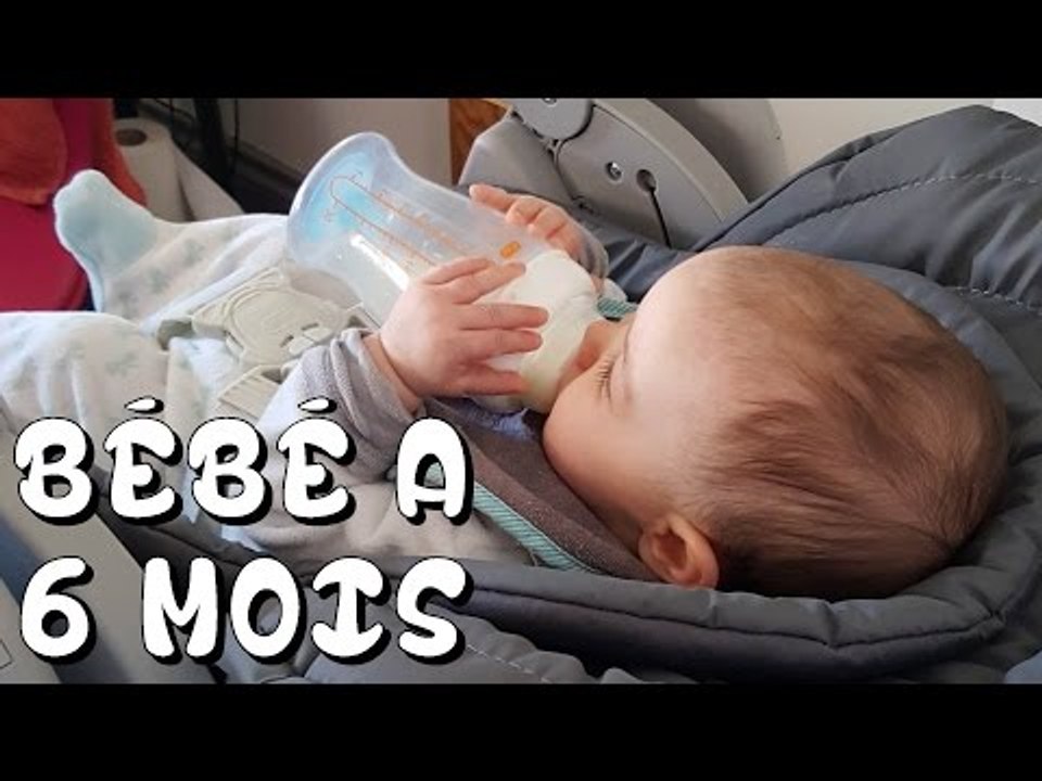 6 éme mois de bébé : ELLE TIENT SON BIBERON