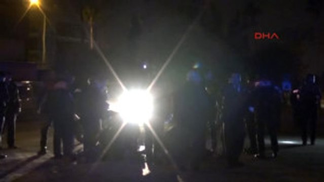 Adana - Şüpheli Aracın Sürücüsü, Yunus Ekibinin Önüne Kırdı; 2 Polis Yaralandı