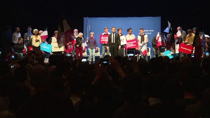 Candidato de centro à presidência francesa assume liderança