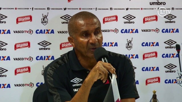 Após empate, Cristovão lamenta pênalti de Manga e elogia primeiro tempo da equipe