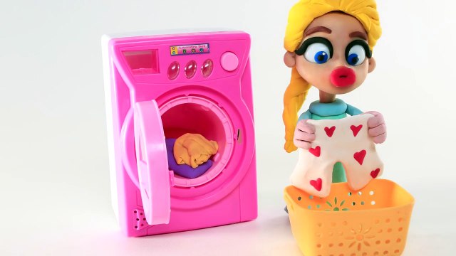 JOKER Wears Elsa's Underwear! Superhero Squad Pranks Batman, Hulk, Ironman, Superman-BUdxCN9qJLo