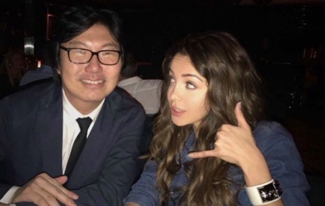 Regardez bien la main droite de Jean-Vincent Placé avec Nabilla
