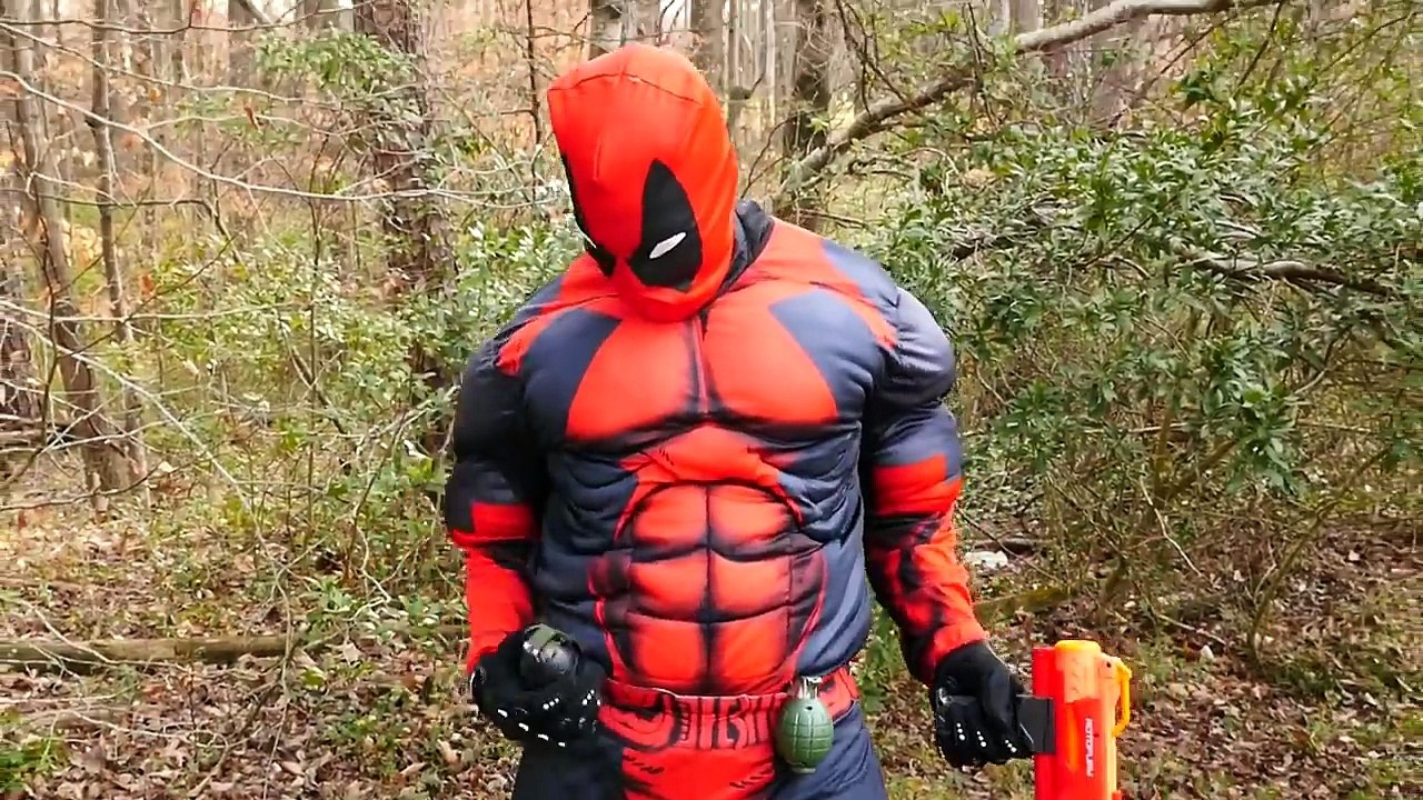 COPS and ROBBERS Crying Babies SUPERMAN CATCHES BAD BABY BANK ROBBER Superheroes in Real Life-JGdkSEkxees