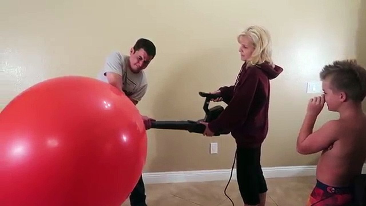 KID STUCK INSIDE 6FT BALLOON